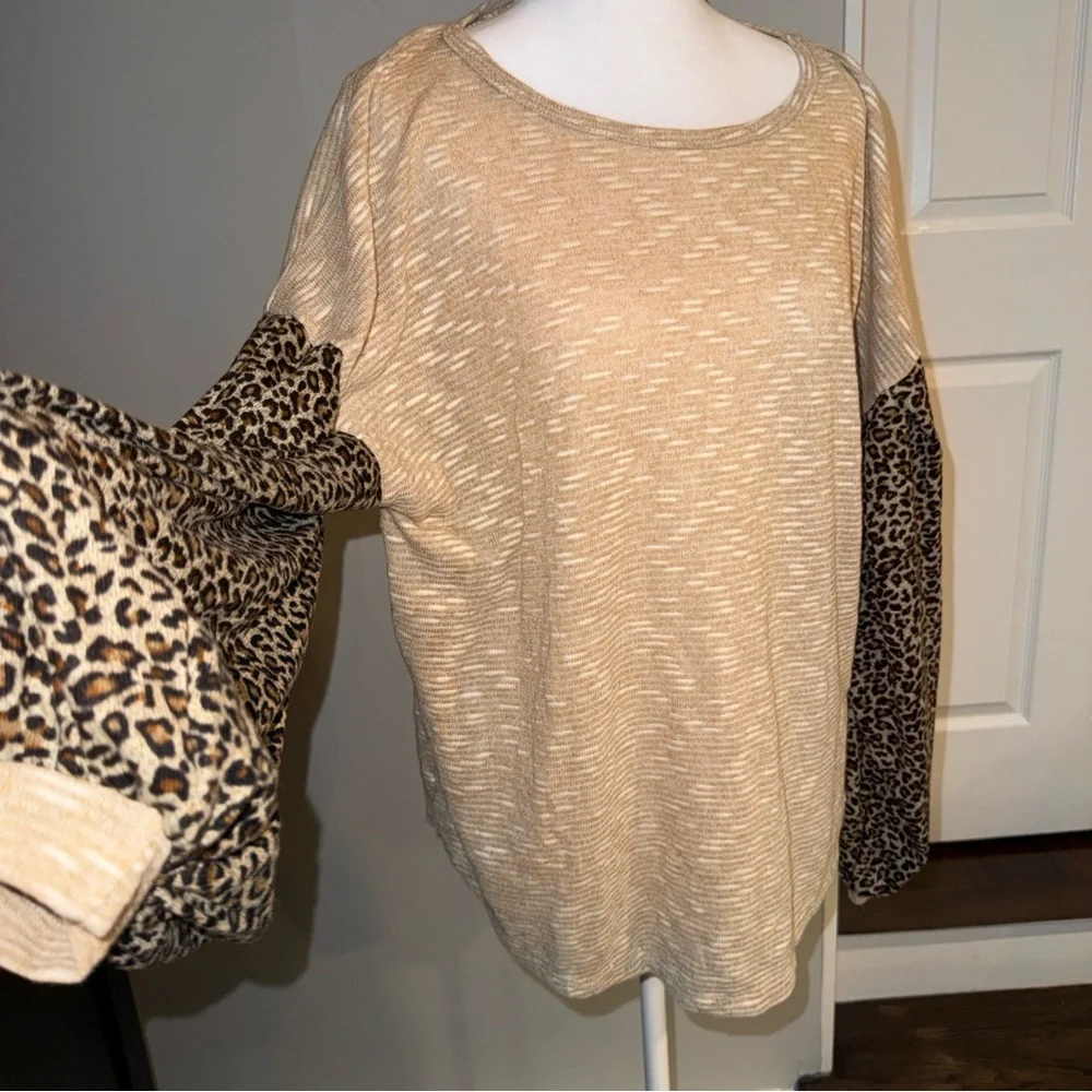Umgee Size Small New‎ Tunic Leopard Balloon Sleeves Animal Print Boho NWT Deer